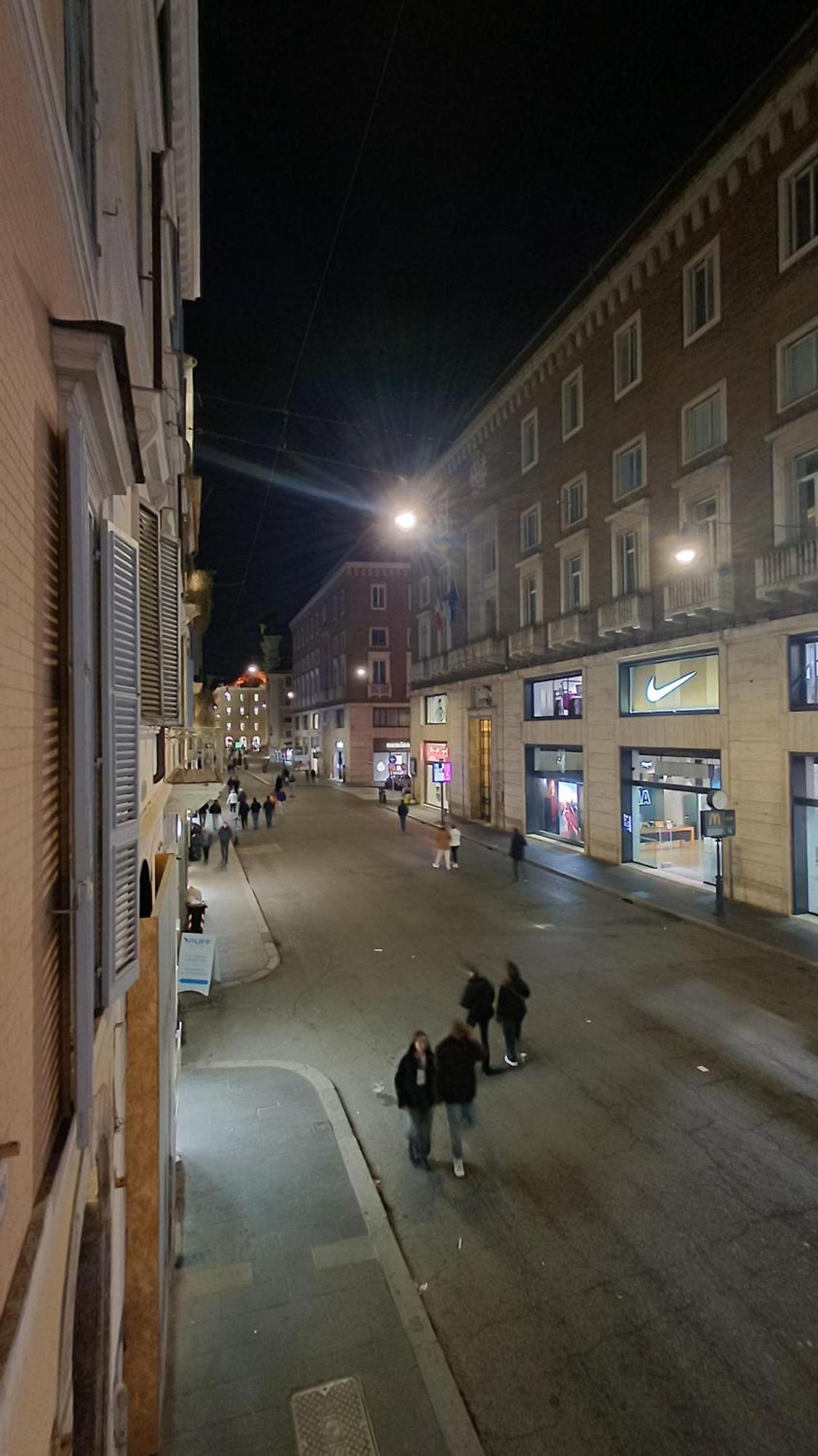Nsm 71Viadelcorso Appartamento Con Terrazzo Rome Bagian luar foto